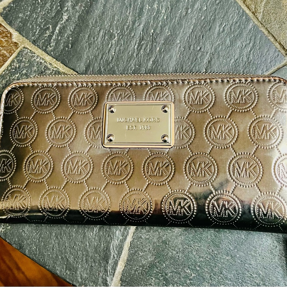 Gorgeous Michael Kors wallet. MK logo on front and back. Used, excellent cond.